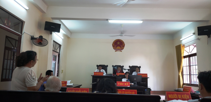 Phiên tòa khiến gia đình bà Kính vô cùng bức xúc.