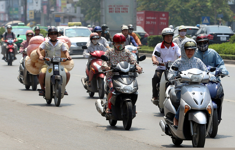 Dự báo thời tiết hôm nay: Hà Nội có mưa rào, miền Trung nắng nóng