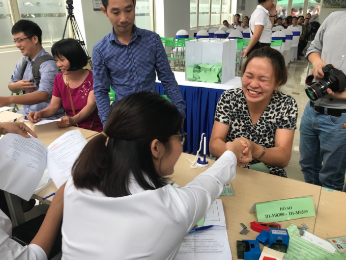 Niềm vui của khách hàng bốc thăm được phiếu trúng quyền mua căn hộ dự án NƠXH EcoHome 3 toàn NO2, NO3.