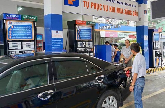 Đại gia ngoại dòm ngó