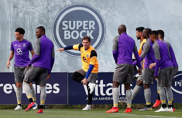 Sau phẫu thuật tim Iker Casillas đã hồi tỉnh