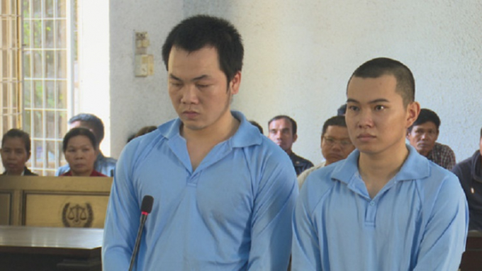 Hai bị cáo tại phiên tòa.