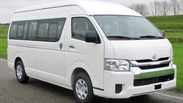 Toyota Hiace giảm 169 triệu