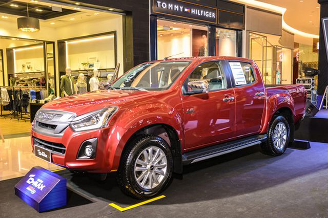 Xe bán tải Isuzu D-Max giảm 70 triệu