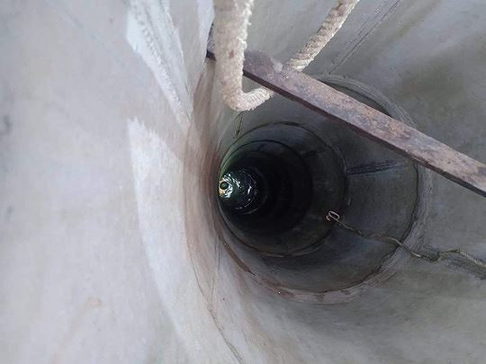 Thanh niên nghi ngáo đá nhảy xuống giếng sâu hơn 10m (Ảnh: Thanh niên La Gi)