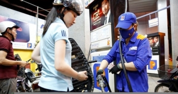 Giá xăng dầu thế giới giảm sốc, dân vẫn phải mua giá cao