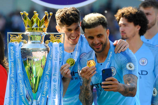 Dàn sao Man City vui sướng chụp ảnh