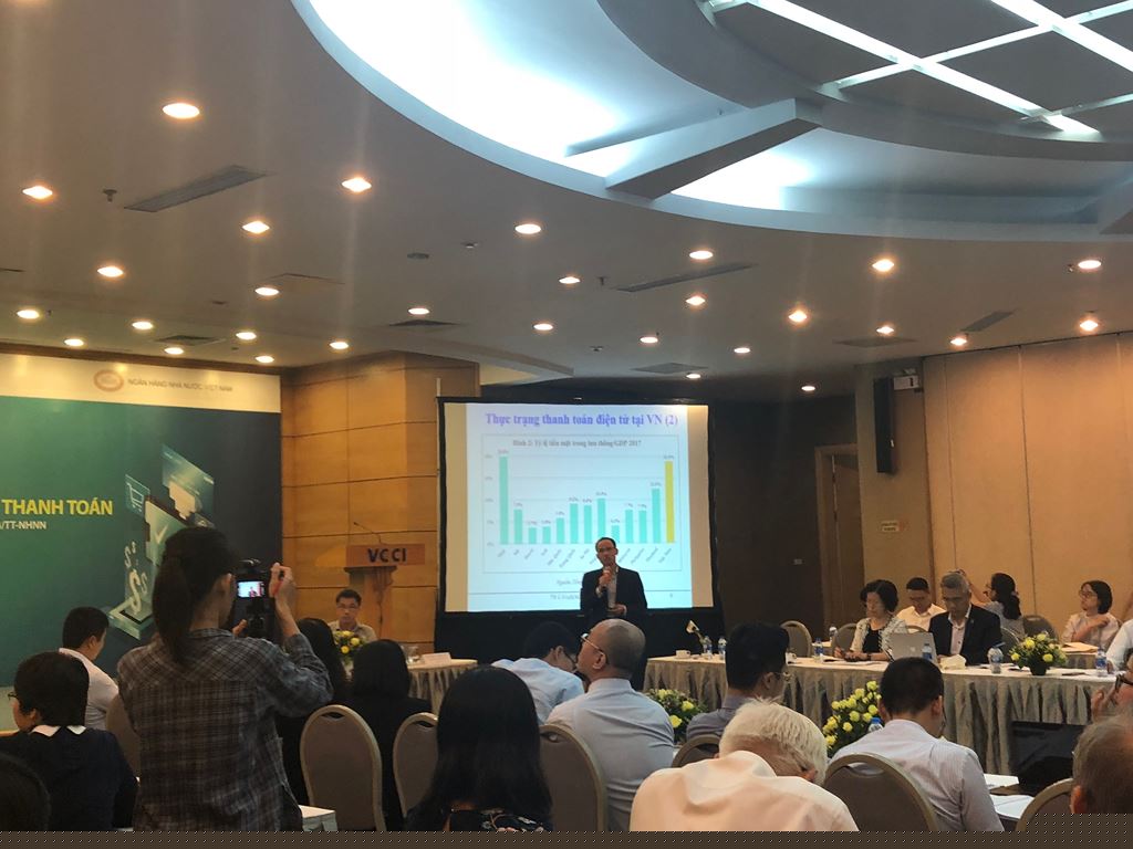 Theo các chuyên gia, hiện có 5 rào cản lớn đối với phát triển dịch vụ thanh toán điện tử tại Việt Nam. Ảnh: Trần Nam.