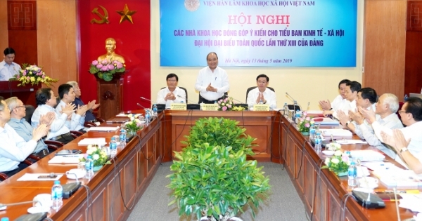 Thủ tướng dự hội nghị các nhà khoa học đóng góp ý kiến cho Tiểu ban Kinh tế - Xã hội