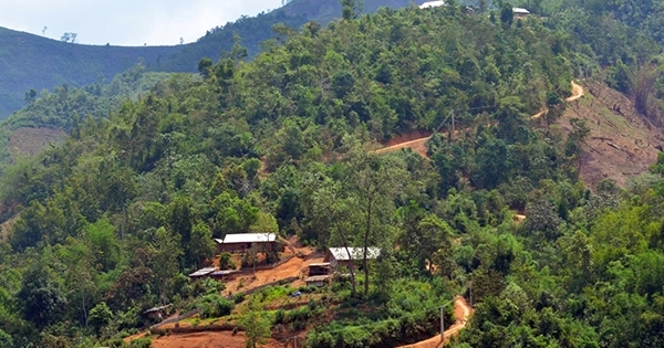 Hộ nghèo ở huyện Mường Nhé không nhận được tiền điện Nhà nước hỗ trợ