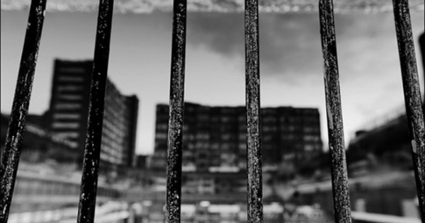 Tình yêu vụng trộm sưởi ấm trái tim hai mảnh đời tội lỗi sau song sắt