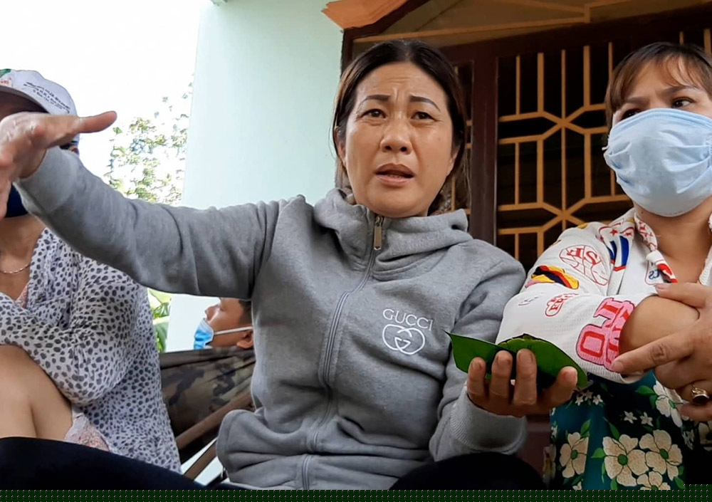 Gi&acirc;y ph&uacute;t ph&aacute;t hiện 2 x&aacute;c người trong th&ugrave;ng nhựa chứa b&ecirc; t&ocirc;ng