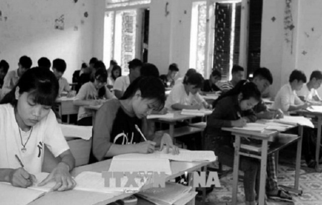 Gian lận thi cử tại Hà Giang, Sơn La, Hòa Bình: Phụ huynh tự “đổ mực” vào đời con