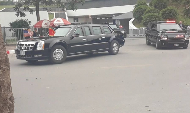 Tổng thống Donald Trump rời khách sạn Marriot ra sân bay