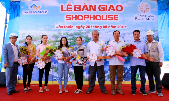 Thắng Lợi Group bàn giao shophouse cho cư dân.