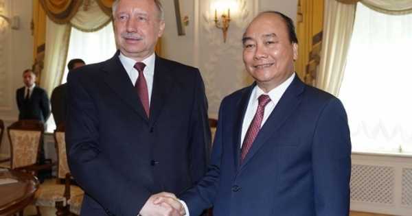 Thủ tướng gặp Quyền Thống đốc Saint Petersburg