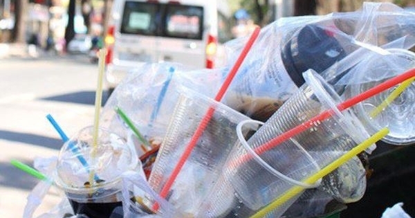 “Ô nhiễm trắng” vì đồ uống take away