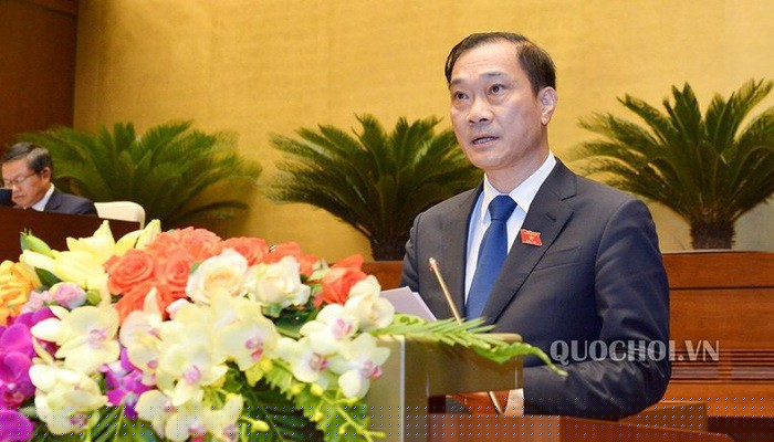 Chủ nhiệm Uỷ ban Kinh tế Vũ Hồng Thanh trình bày kết quả giám sát.