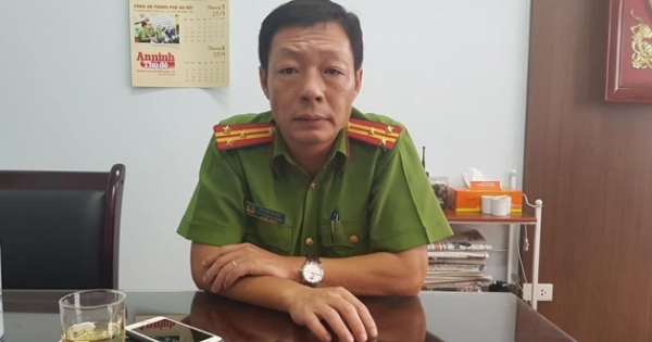 Hà Nội: Trưởng CA quận giải cứu thành công người phụ nữ tưới xăng dọa tự thiêu