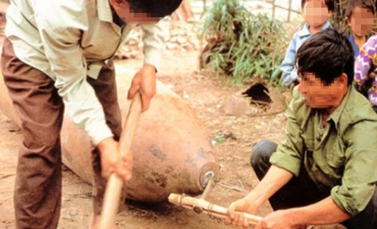 Hì hục cưa đầu đạn 105 ly, người đàn ông tử vong