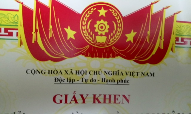 Giấy khen, có phải thứ để cha mẹ và nhà trường đều thích ban phát?