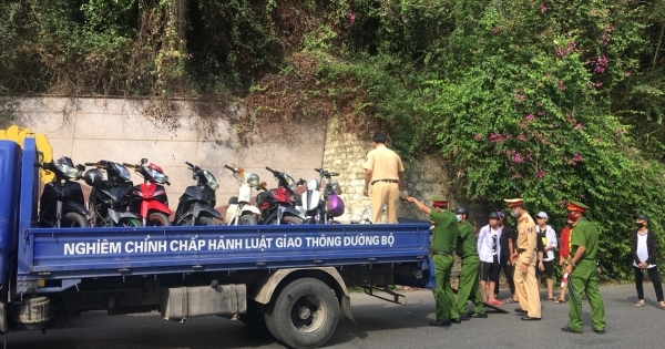 Tạm giữ 21 đối tượng dàn hàng ngang, lạng lách trên đường ở Hải Phòng