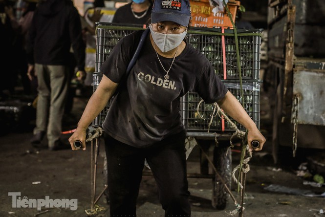 Lặng lẽ mưu sinh giữa chợ, ven hồ trong kỳ nghỉ lễ - ảnh 5