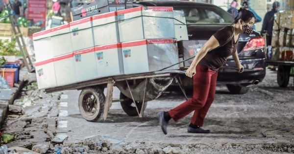 Lặng lẽ mưu sinh giữa chợ, ven hồ trong kỳ nghỉ lễ