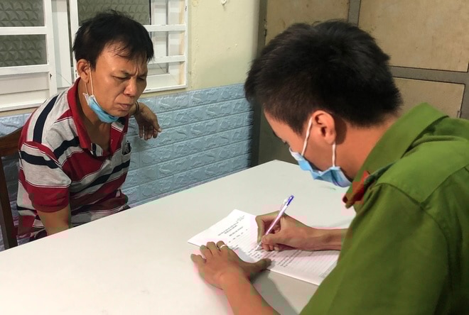 Phạm Văn Du tại cơ quan điều tra. Ảnh: Thiên Bình/Zing.vn