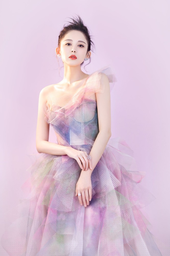 ‘Mỹ nhân Tân Cương’ bị nhầm với Ngọc Trinh đẹp như công chúa cổ tích - ảnh 2