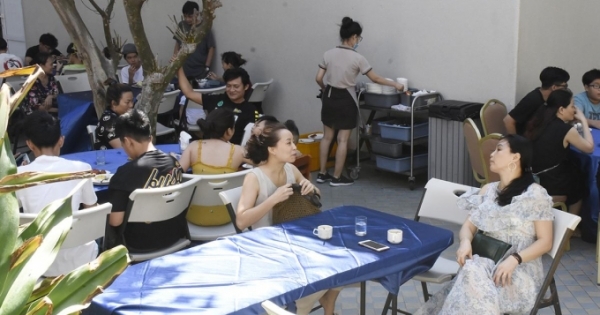 Vũng Tàu cấm tắm biển, du khách tập trung đông về tuyến huyện