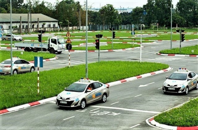 B&igrave;nh Dương cho ph&eacute;p tổ chức s&aacute;t hạch l&aacute;i xe trở lại