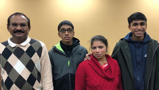 Gia đình ông Ananda Mooliya (Ảnh: CNN)