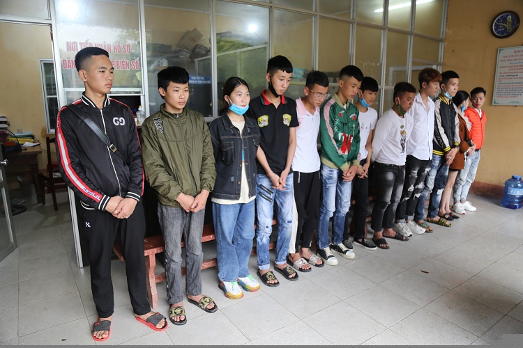 Công an huyện Tam Đảo, vừa bắt giữ một nhóm thanh, thiếu niên tụ tập đua xe, lạng lách, đánh võng, gây mất an ninh trật tự.