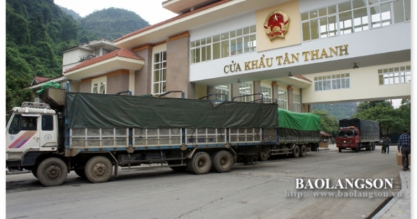 Đa dạng hình thức vận chuyển để giảm áp lực cho cửa khẩu đường bộ