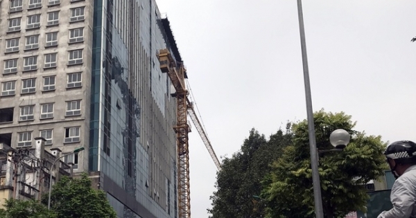 Hà Nội phá dỡ tầng 18 tòa nhà 8B Lê Trực
