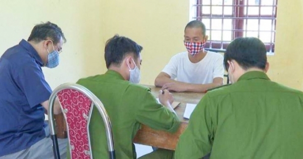 Khởi tố đối tượng đuổi chém người, sau mâu thuẫn xin hút thuốc lào ở Yên Bái