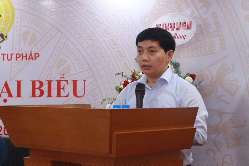 Đồng chí Trần Đức Vinh, Phó Bí thư Đảng ủy, Phó Tổng biên tập phát biểu tại Đại hội.