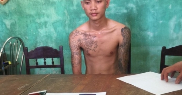 Bắt đối tượng xăm trổ tang trữ ma tuý ở Quảng Bình
