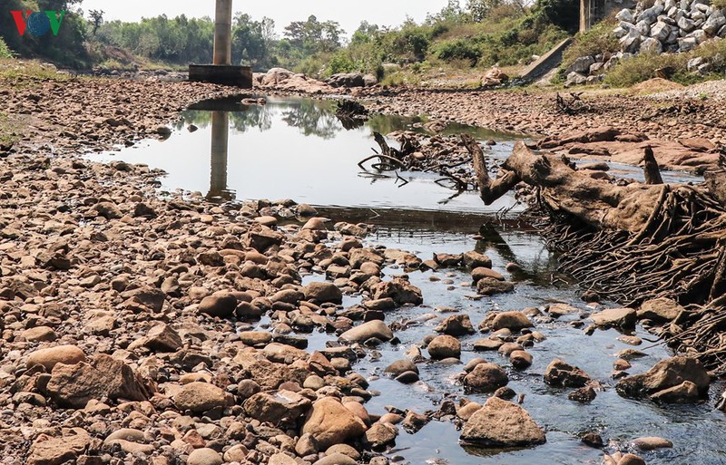 Chùm ảnh: 'Đánh cắp' nguồn nước của dòng sông ở Tây Nguyên - Ảnh 3.