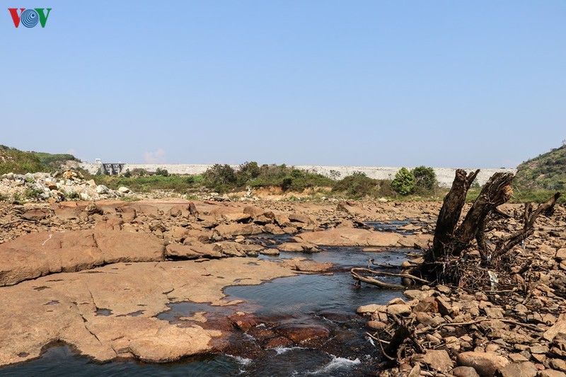Chùm ảnh: 'Đánh cắp' nguồn nước của dòng sông ở Tây Nguyên - Ảnh 4.
