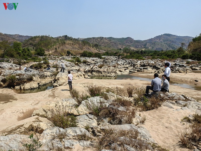 Chùm ảnh: 'Đánh cắp' nguồn nước của dòng sông ở Tây Nguyên - Ảnh 8.