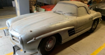 Mercedes-Benz 300 SL bỏ xó 40 năm bán hơn 23 tỷ đồng