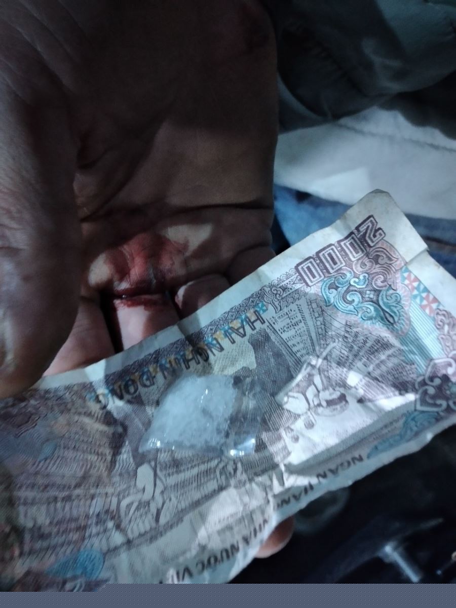 Đối tượng Linh cùng vật chứng bị thu giữ