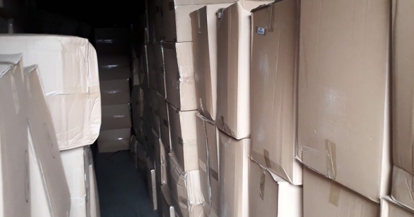 Quảng Bình: Bắt giữ số lượng "khủng" khẩu trang không rõ nguồn gốc đang trên đường tiêu thụ