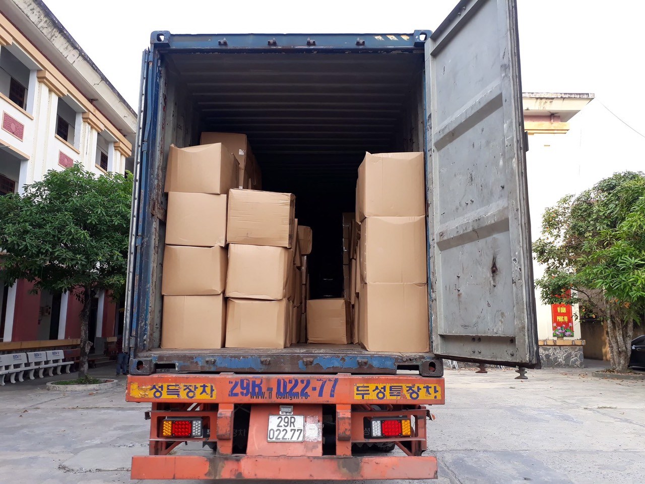 Xe khẩu trang bị bắt giữ.