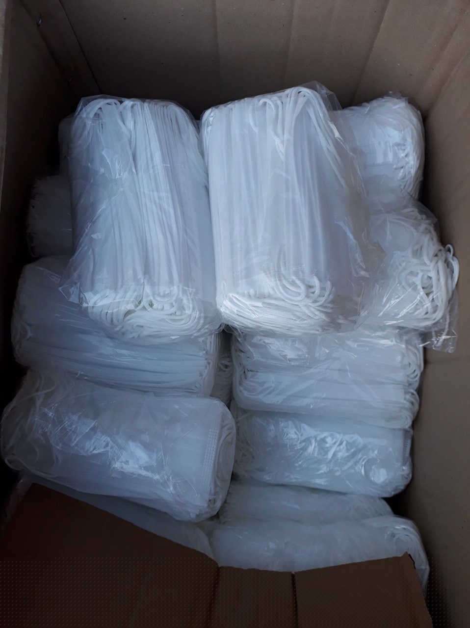 Chứa trong các thùng hàng này là khẩu trang y tế.