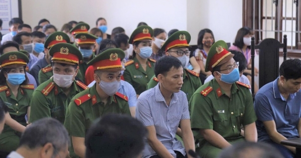 Đề nghị án tù với hàng loạt cán bộ gian lận điểm thi tại Hòa Bình