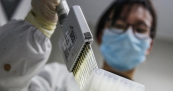 Nhiều nước yêu cầu miễn phí vắcxin chống COVID-19 cho mọi người