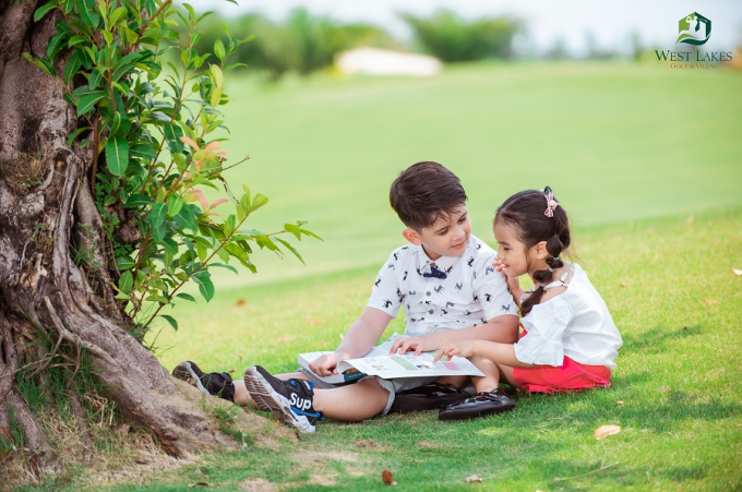 Sở hữu mảng xanh lớn, West Lakes Golf &amp;amp; Villas mang lại không gian sống trong lành.